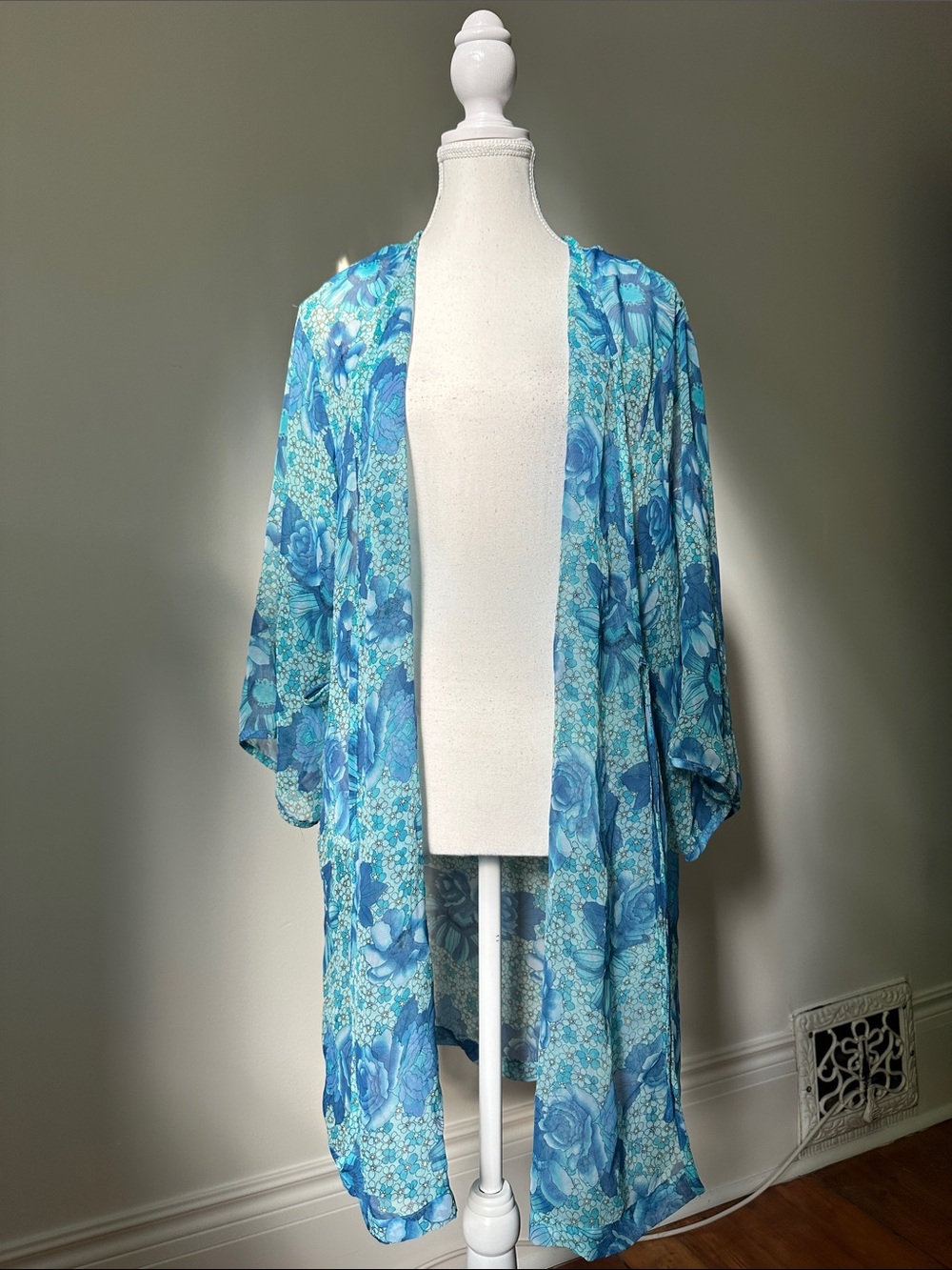 GLORIA VANDERBILT Blue Floral Sheer Vacation Beach Coverup Kimono Medium‎